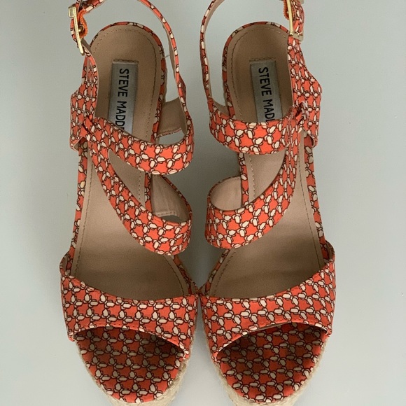Steve Madden Cute Patterned Platforms - Picture 2 of 5